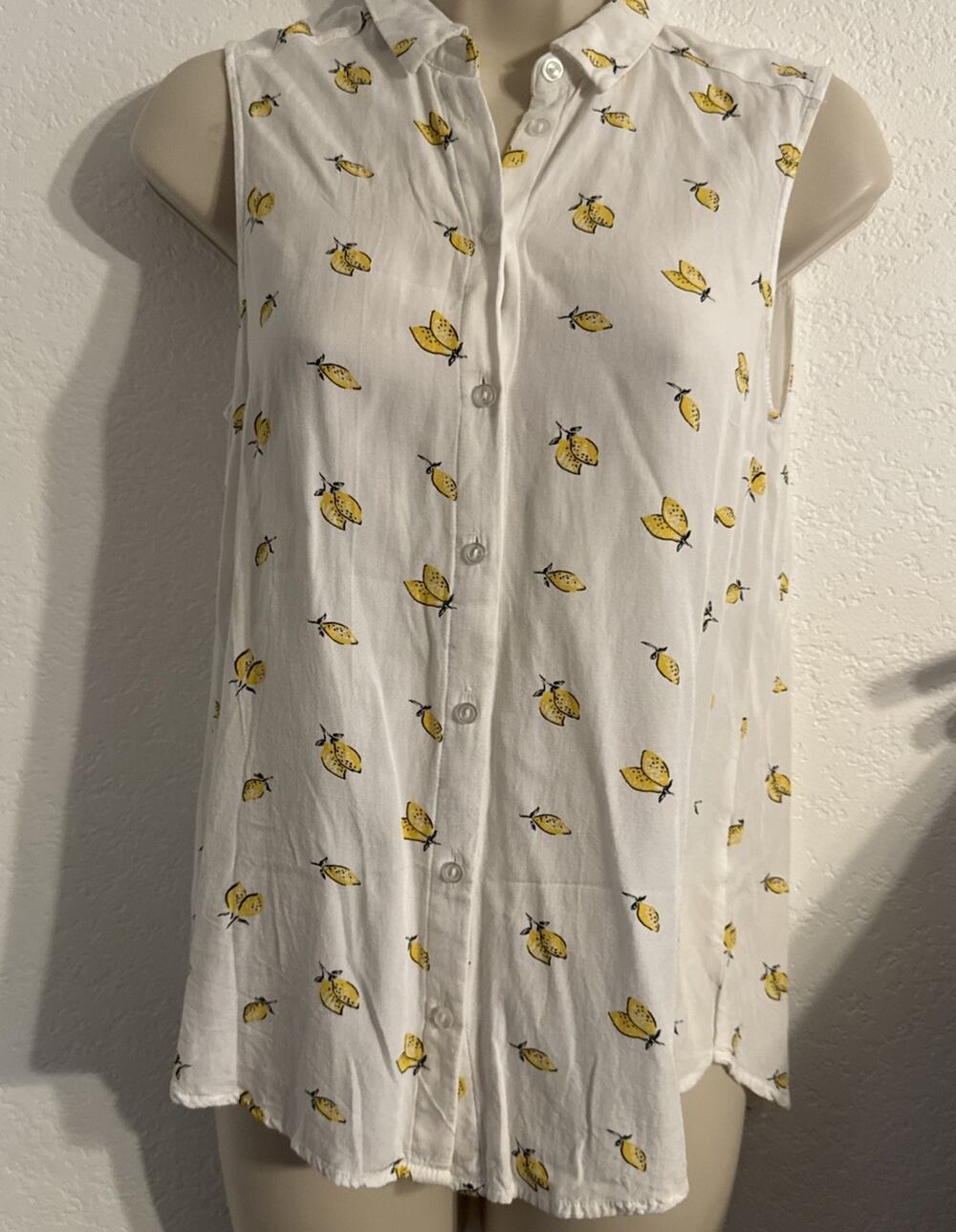 Divided White Lemon Print Collared Sleeveless Button-Up Blouse Size 2 Ultra Soft
